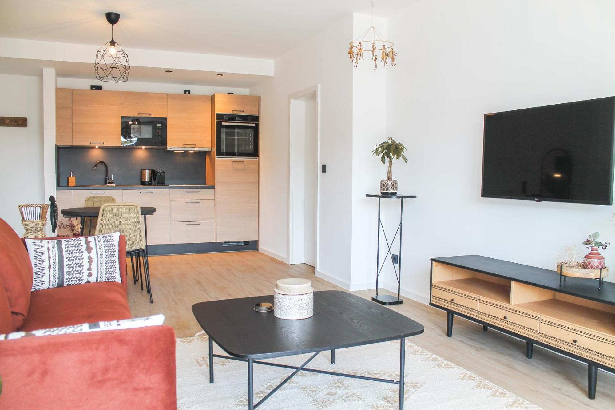 African-Style Apartment - Stadtnah, Parkplatz, E-Ladestation Fuer Auto & Fahrraeder, Gitterbox Fuer Fahrraeder, Fitnessstudio 코블렌츠 외부 사진